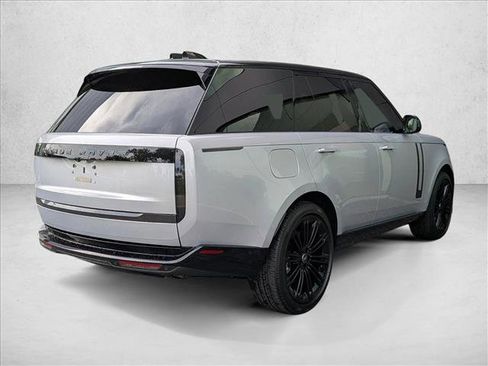 Used 2025 Land Rover Range Rover SE AWD/4WD image 5