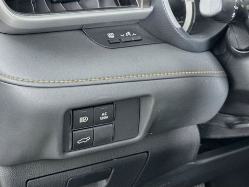 Used 2022 Toyota Highlander Bronze Edition FWD image 15