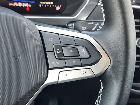 Used 2024 Volkswagen Tiguan SE image 30