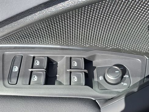 New 2026 Volkswagen Tiguan SE image 28