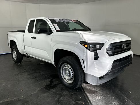 Used 2025 Toyota Tacoma SR image 2