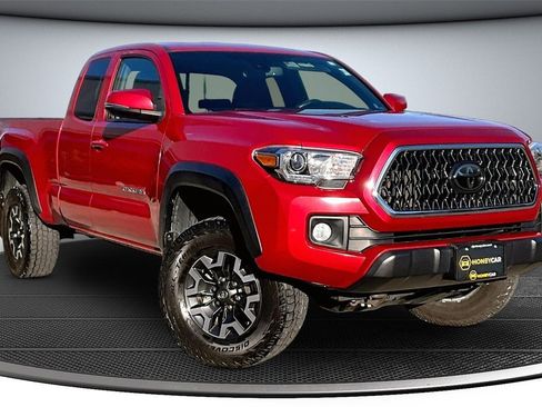 Used 2018 Toyota Tacoma TRD Off-Road image 1