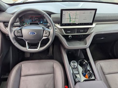 Used 2026 Ford Explorer Platinum w/ LUX Leather Package AWD/4WD image 29