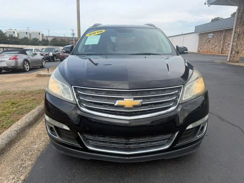 Used 2016 Chevrolet Traverse LT FWD image 2