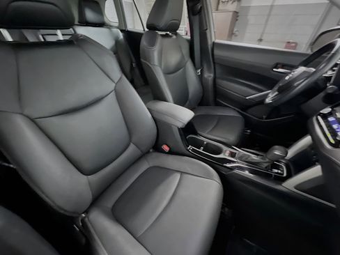Used 2023 Toyota Corolla Cross XLE FWD image 31