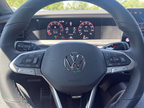 New 2026 Volkswagen Tiguan SE R-Line FWD image 16