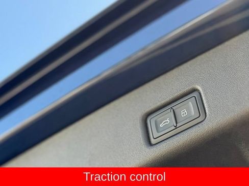 Used 2025 Audi Q5 Premium w/ Convenience Package AWD/4WD image 32