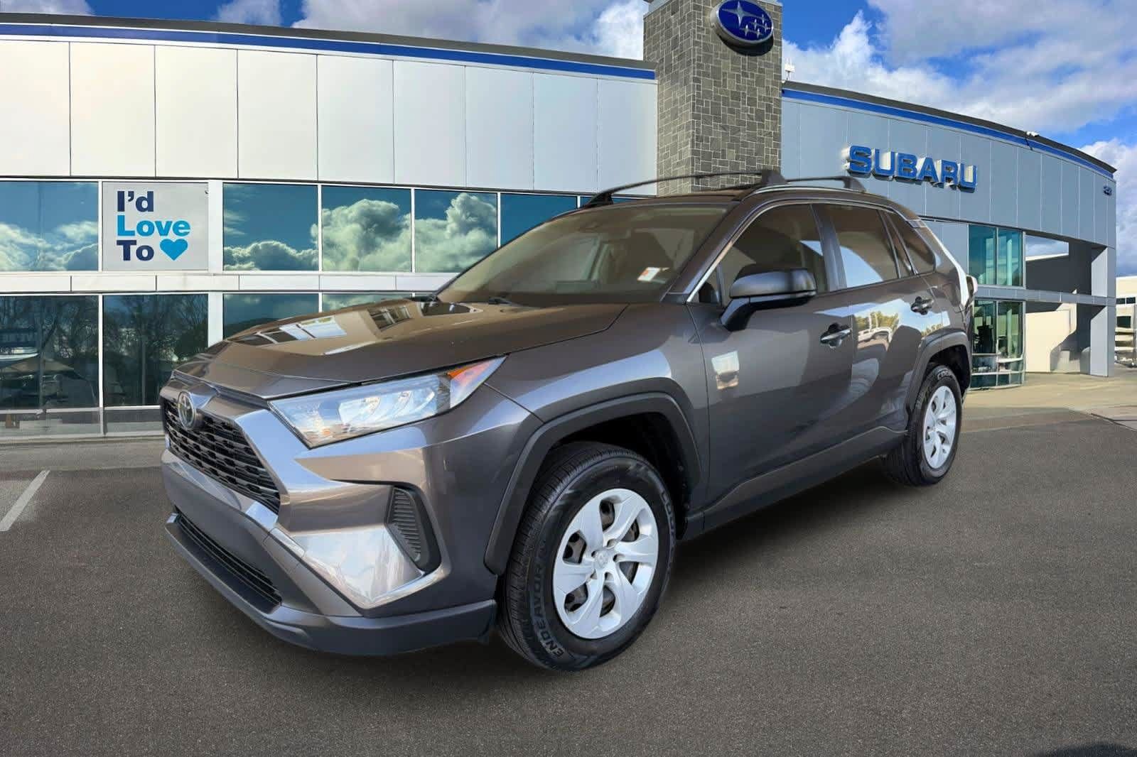 Used 2019 Toyota RAV4 LE FWD image 1