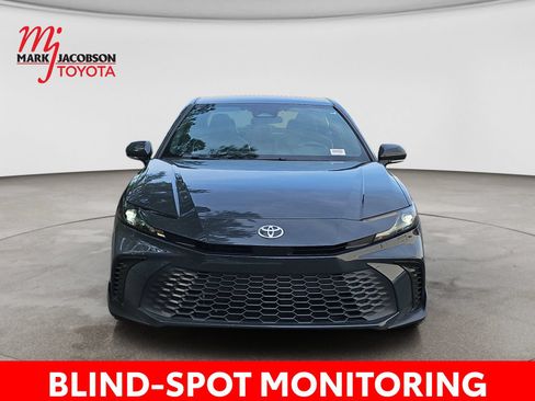 Used 2025 Toyota Camry SE FWD image 3