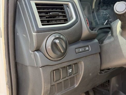 Used 2018 Nissan Titan S RWD image 14