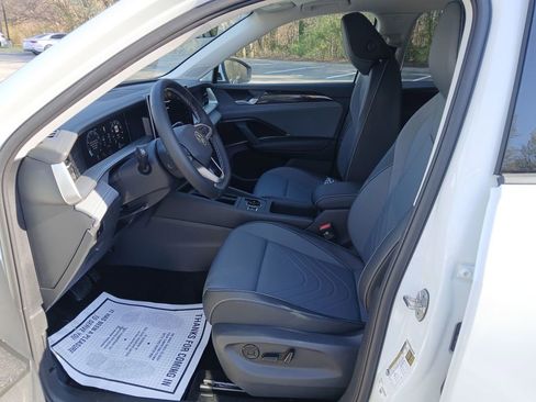 New 2026 Volkswagen Tiguan SE image 9