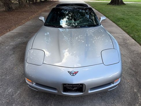 Used 2004 Chevrolet Corvette Coupe w/ Preferred Equipment Group image 16