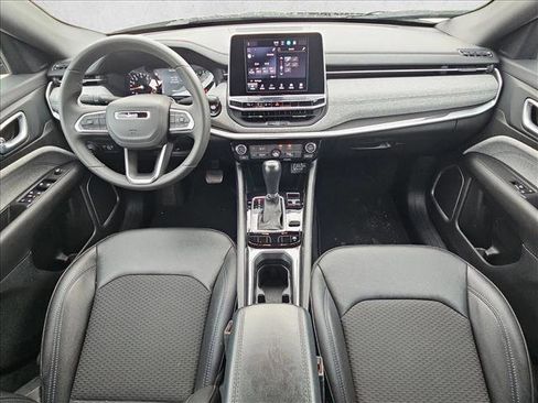 Used 2025 Jeep Compass Latitude AWD/4WD image 16