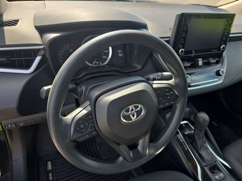 Used 2022 Toyota Corolla LE FWD image 16