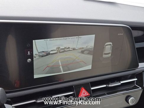 New 2025 Kia Niro EX Touring image 18