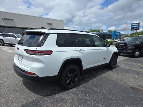 Used 2022 Jeep Grand Cherokee L Laredo AWD/4WD image 3
