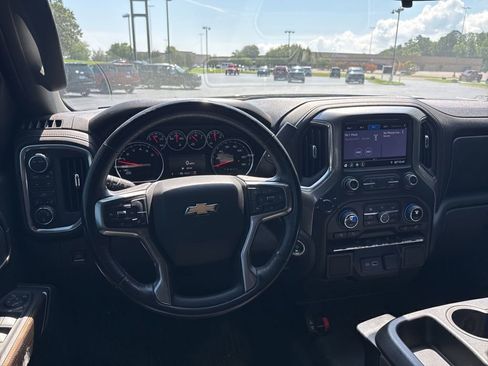Used 2021 Chevrolet Silverado 1500 LT w/ Z71 Off-Road Package AWD/4WD image 6