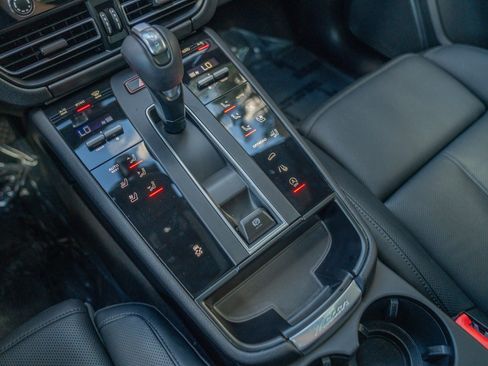 Certified 2026 Porsche Macan AWD/4WD image 20