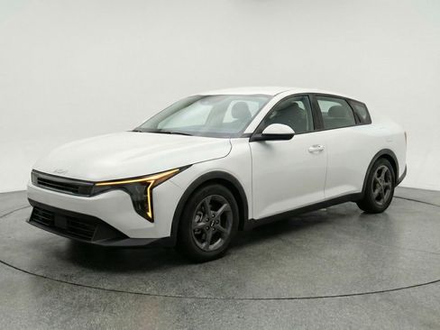 Used 2025 Kia K4 FWD image 3