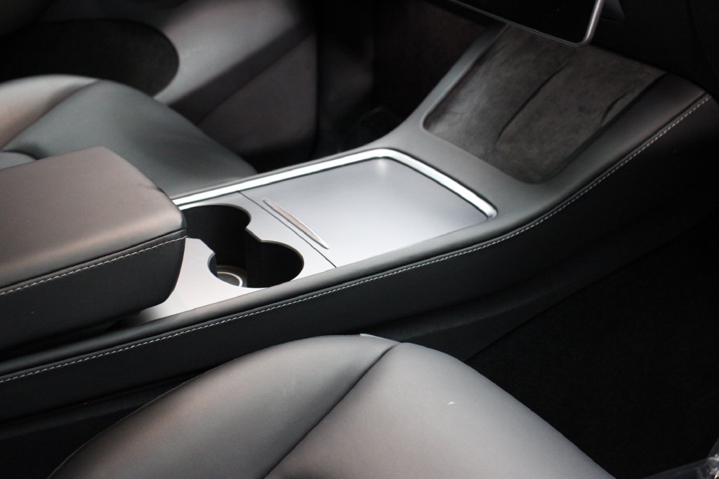 Used 2024 Tesla Model Y Long Range AWD/4WD image 18