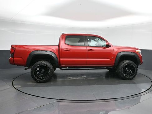Used 2020 Toyota Tacoma SR image 8