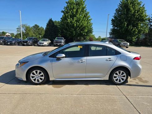Used 2024 Toyota Corolla LE FWD image 4