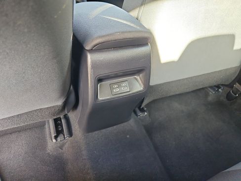 Used 2025 Toyota Corolla LE FWD image 13