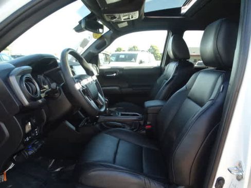 Used 2023 Toyota Tacoma TRD Off-Road w/ TRD Premium Off Road Package image 19