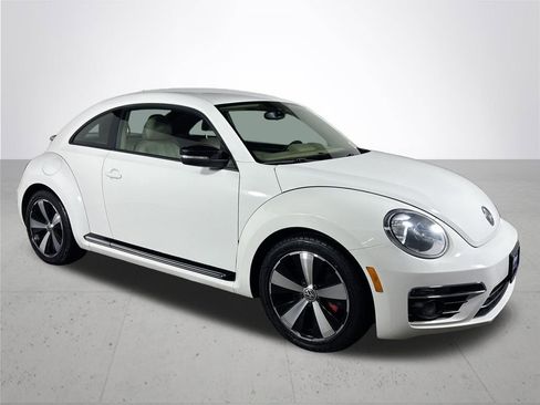 Used 2013 Volkswagen Beetle 2.0T image 4