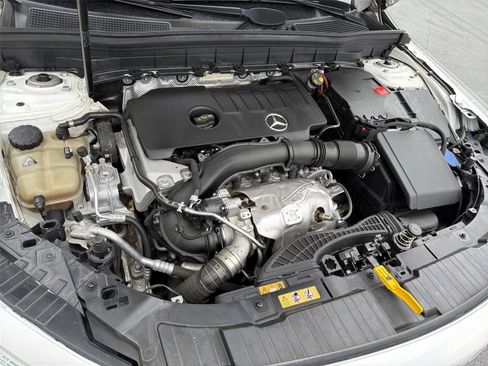 Used 2022 Mercedes-Benz GLB 250 image 10
