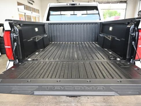 Used 2025 Toyota Tacoma TRD Sport AWD/4WD image 8