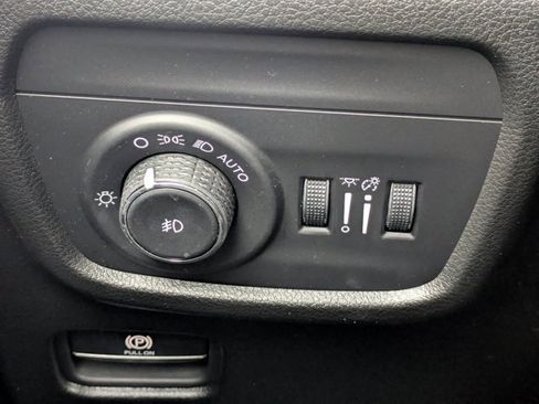 Used 2024 Jeep Grand Cherokee Overland w/ Adv Protech Group III image 27