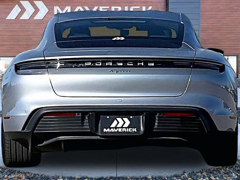 Used 2022 Porsche Taycan image 6