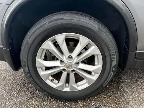 Used 2015 Nissan Rogue SV w/ SV Premium Package FWD image 9