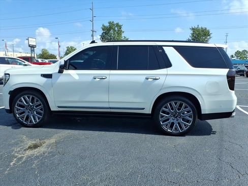 Used 2023 GMC Yukon Denali Ultimate AWD/4WD image 6