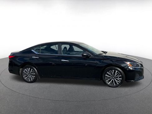 Used 2025 Nissan Altima 2.5 SV image 15