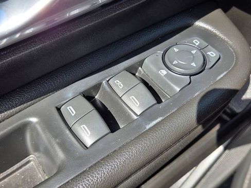 Used 2024 GMC Terrain SLE w/ Driver Convenience Package FWD image 28
