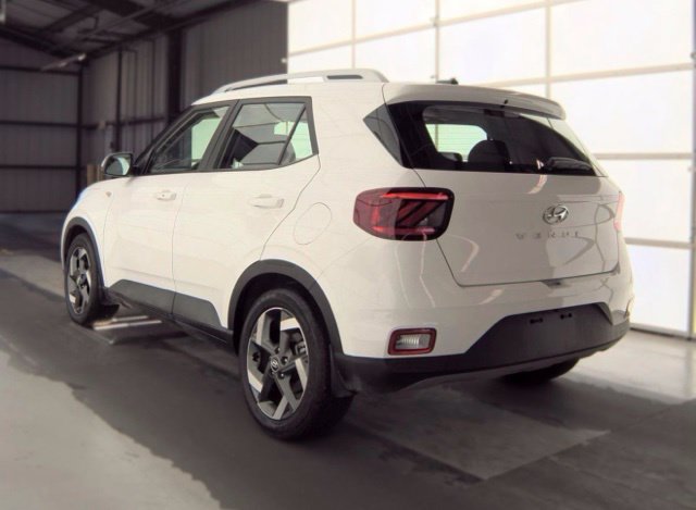 Certified 2026 Hyundai Venue SEL FWD image 7
