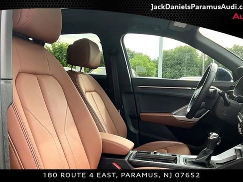 Used 2024 Audi Q3 2.0T Premium w/ Convenience Package AWD/4WD image 6