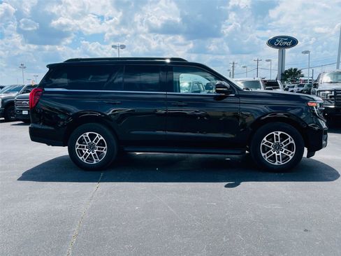 Certified 2025 Ford Expedition Active RWD image 3