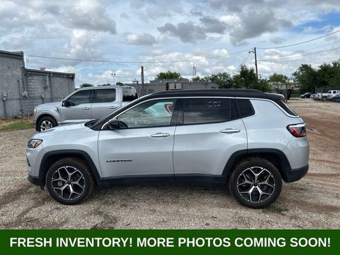 Used 2025 Jeep Compass Limited AWD/4WD image 5