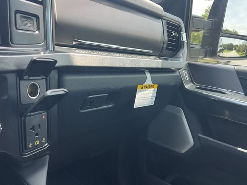 New 2026 Ford F250 Platinum AWD/4WD image 9