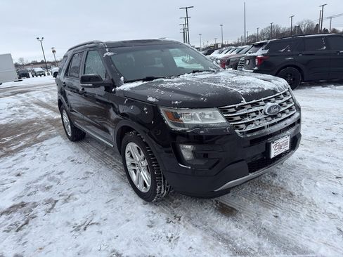 Used 2016 Ford Explorer XLT w/ Equipment Group 202A image 7