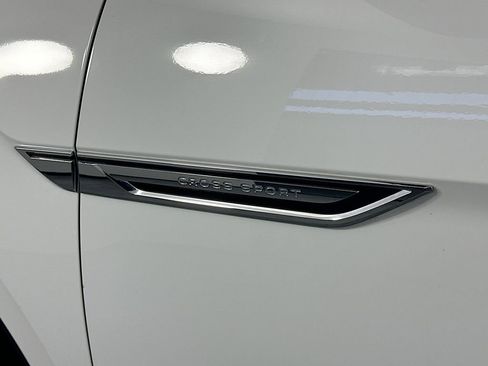 Used 2022 Volkswagen Atlas Cross Sport SE image 27