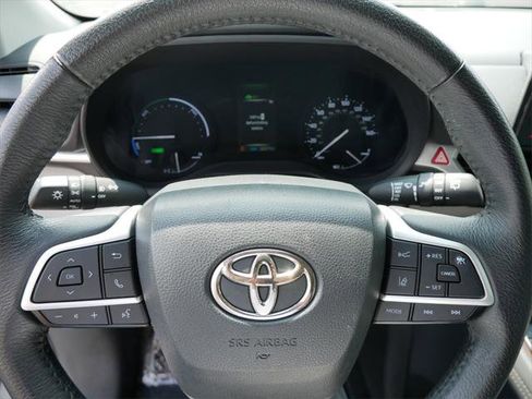 Certified 2023 Toyota Sienna XLE image 22