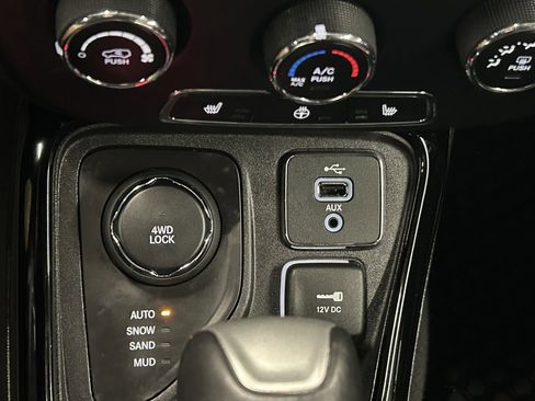 Used 2018 Jeep Compass Latitude image 32