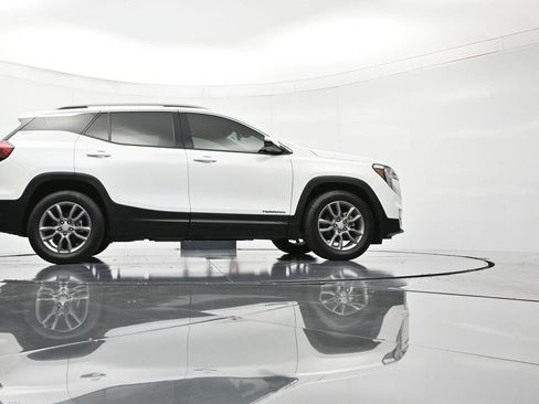 Used 2023 GMC Terrain SLT image 39