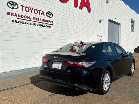 Used 2020 Toyota Camry LE image 5