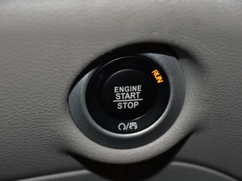 Used 2024 Chrysler Pacifica Touring-L FWD image 14