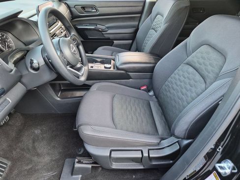 Used 2025 Nissan Pathfinder S AWD/4WD image 11